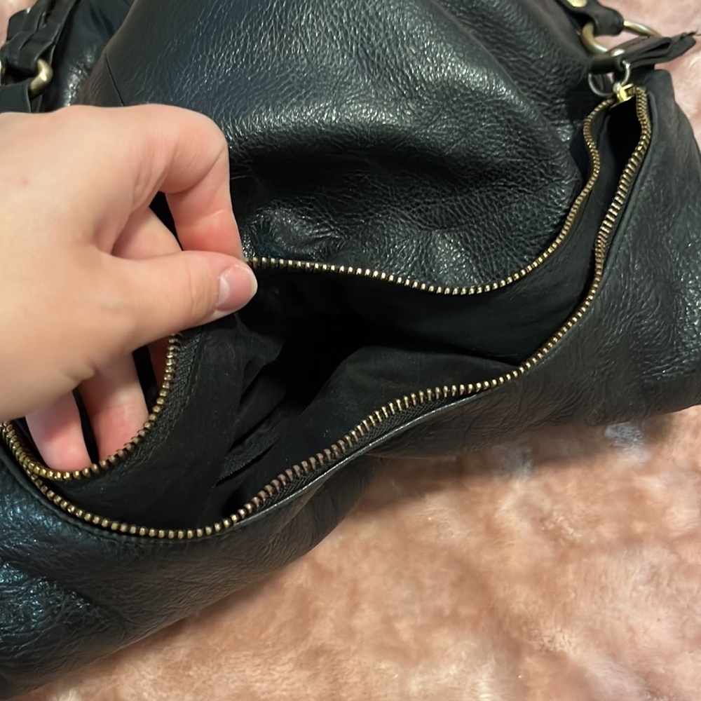 Tahari black leather shoulder bag - Picture 4 of 8